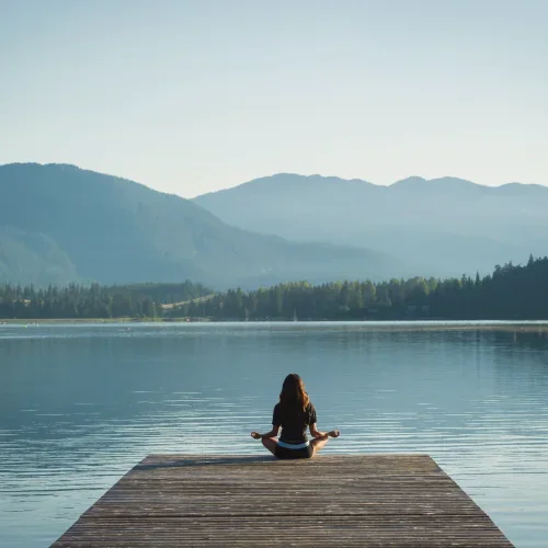 Momento di meditazione durante un percorso di Sii Re Academy